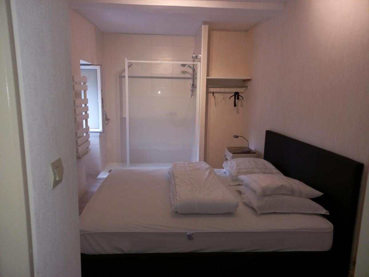 De L'aumondiere Apartment *